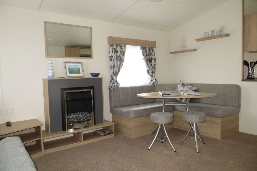 03 - Coverack 2 - Dining.JPG