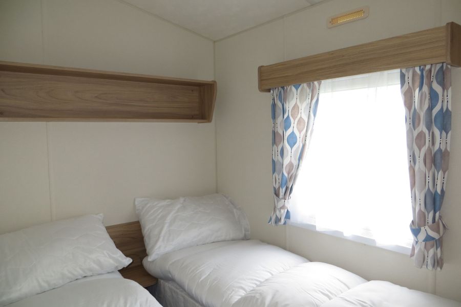 06 - Coverack 2 - Bed 2.JPG