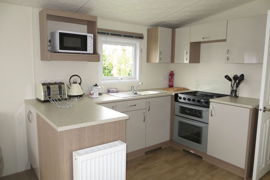Coverack 3 Bed - Kitchen.JPG