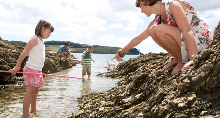 KEEPING KIDS ENTERTAINED ON A CAMPING HOLIDAY IN CORNWALL