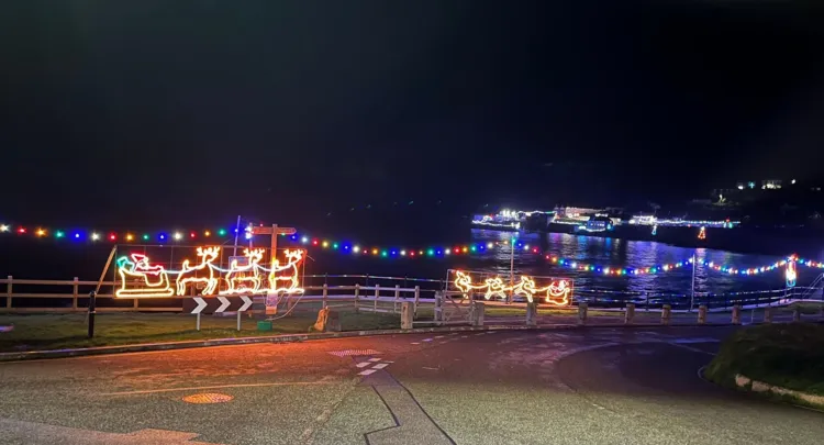THE BEST CHRISTMAS LIGHTS AROUND COVERACK AND WEST CORNWALL 2026