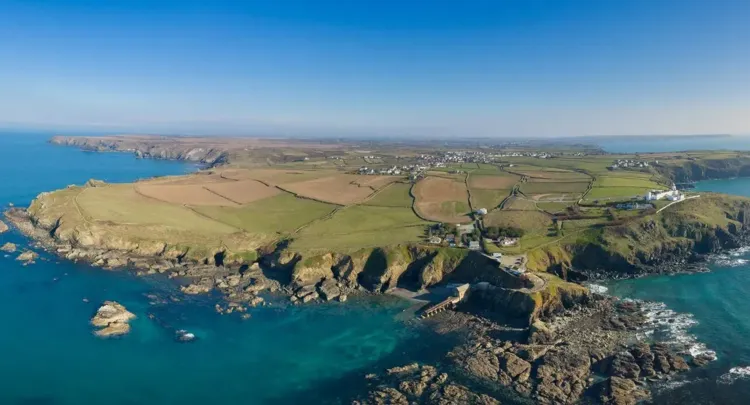 Why Visit the Lizard Peninsula in Spring / Cornwall Travel Guide